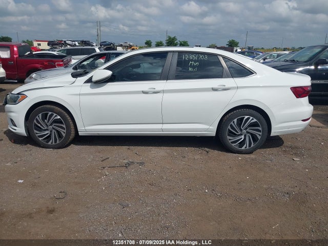 3VWG57BU8MM033658 Volkswagen tsi