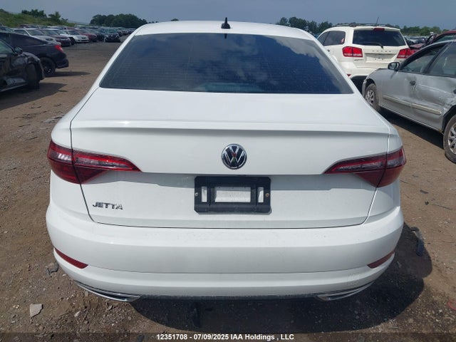 3VWG57BU8MM033658 Volkswagen tsi