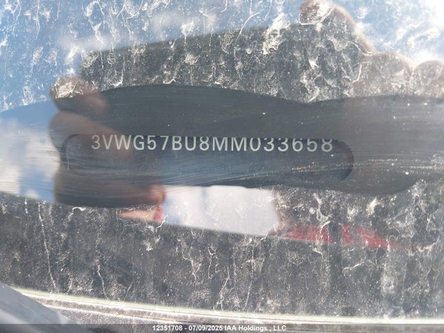 3VWG57BU8MM033658 Volkswagen tsi