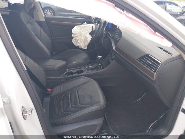 3VWG57BU8MM033658 Volkswagen tsi