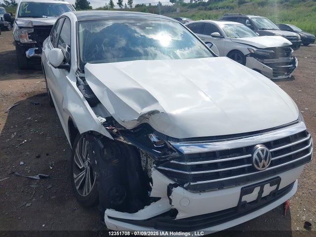 3VWG57BU8MM033658 Volkswagen tsi