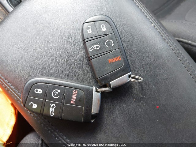 1C3CCCFBXGN177008 Chrysler 2016