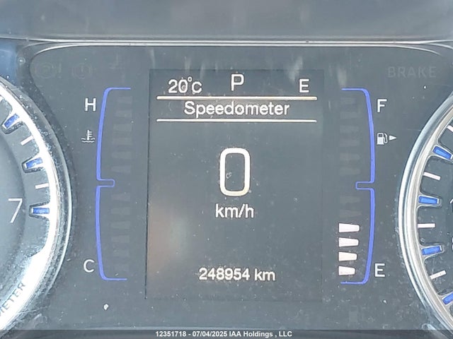1C3CCCFBXGN177008 Chrysler 2016