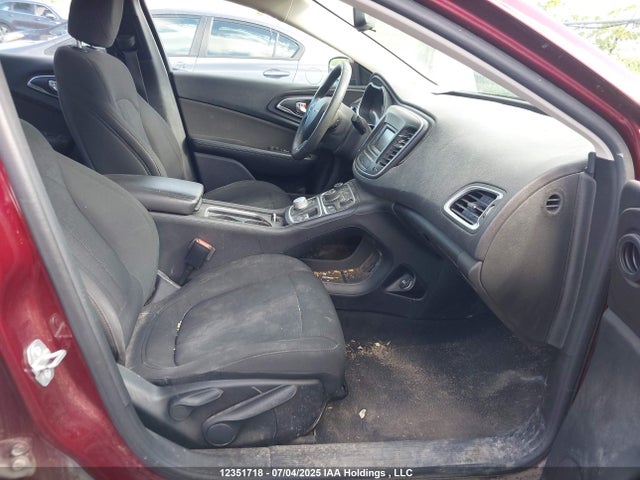 1C3CCCFBXGN177008 Chrysler 2016