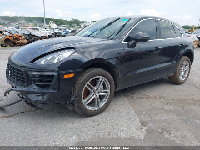 Porsche Macan 2016 WP1AB2A5XGLB42190 Image 2