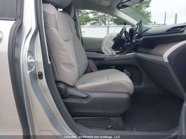 5TDGRKEC3RS195931 Toyota Sienna