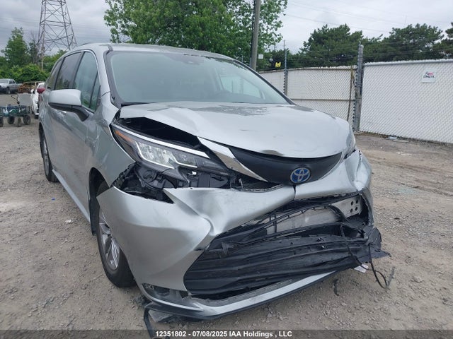 5TDGRKEC3RS195931 Toyota Sienna