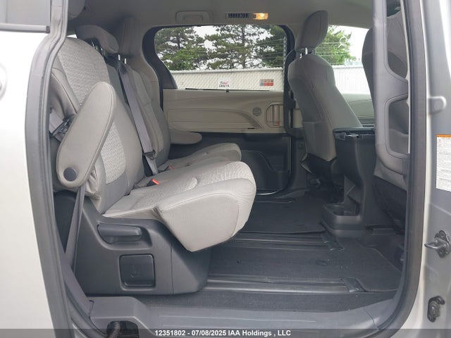 5TDGRKEC3RS195931 Toyota Sienna