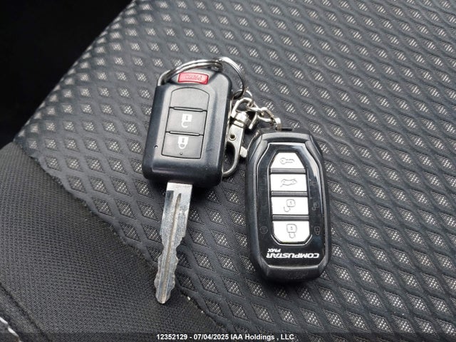 Mitsubishi mivec 2018 JA4AZ2A39JZ611666 Image 11