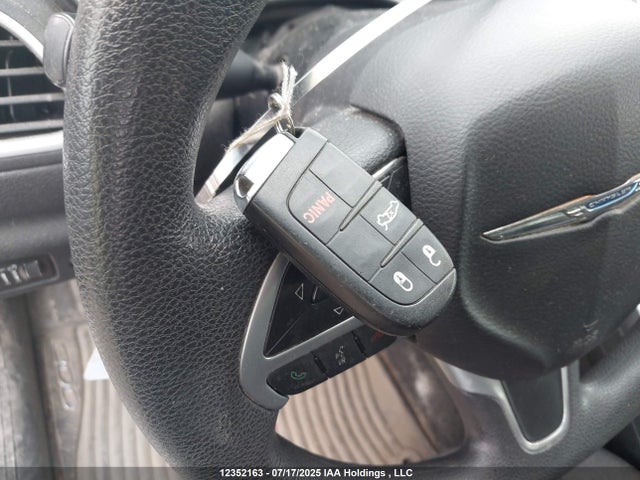 1C3CCCFB7FN697973 Chrysler 2015
