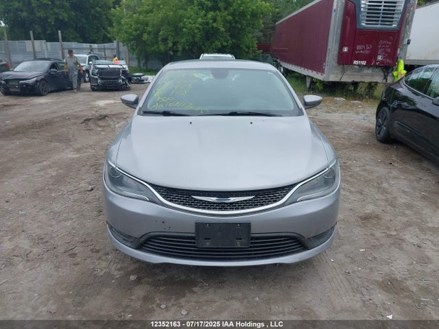 1C3CCCFB7FN697973 Chrysler 2015