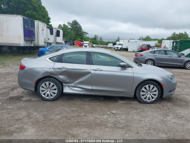 1C3CCCFB7FN697973 Chrysler 2015