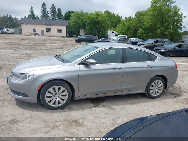 1C3CCCFB7FN697973 Chrysler 2015