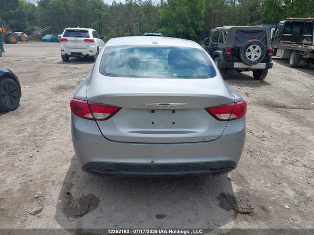 1C3CCCFB7FN697973 Chrysler 2015