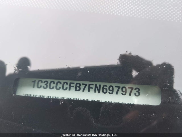 1C3CCCFB7FN697973 Chrysler 2015