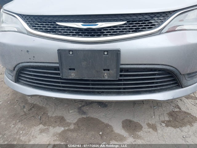 1C3CCCFB7FN697973 Chrysler 2015
