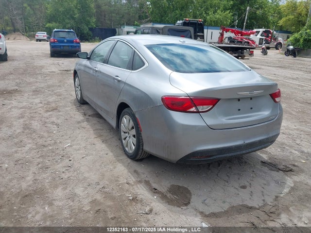 1C3CCCFB7FN697973 Chrysler 2015