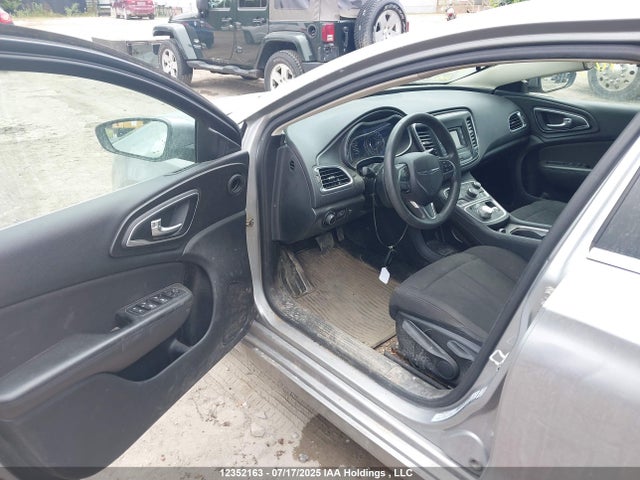1C3CCCFB7FN697973 Chrysler 2015
