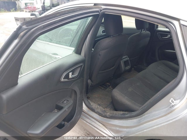 1C3CCCFB7FN697973 Chrysler 2015