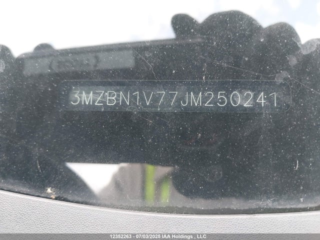 3MZBN1V77JM250241 Mazda pe