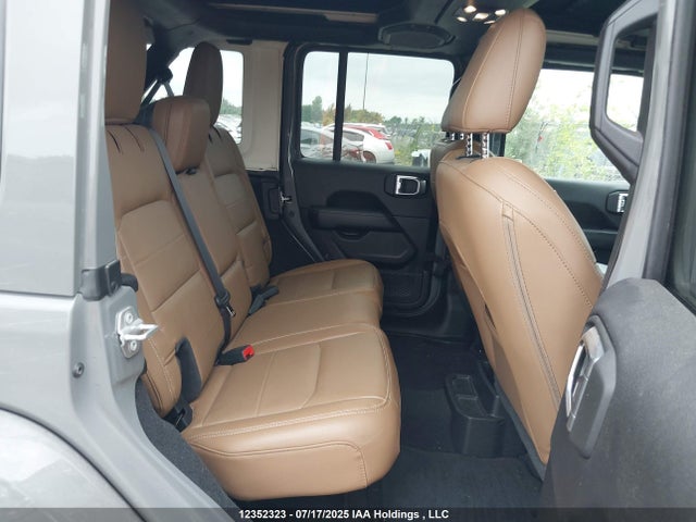 1C4HJXEG3NW268625 Jeep Wrangler
