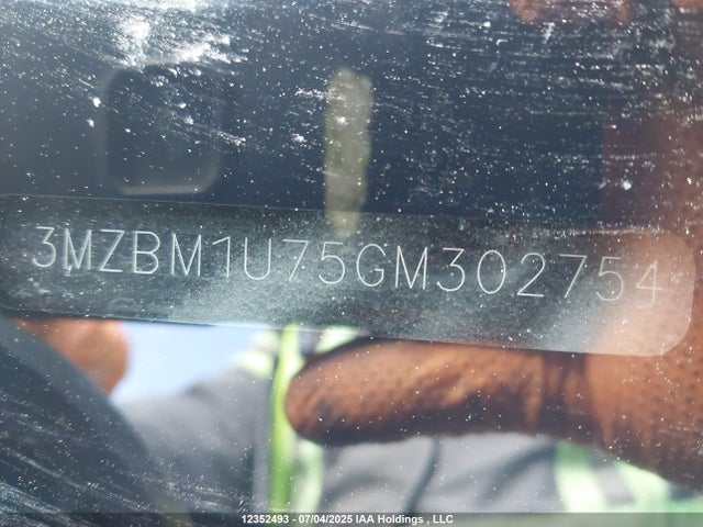 3MZBM1U75GM302754 Mazda pe