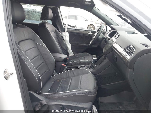 3VV4B7AXXNM157458 Volkswagen Tiguan