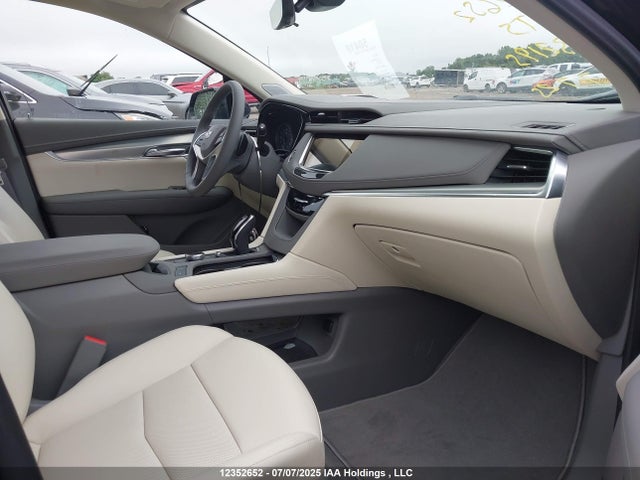 1GYKNDRSXSZ132195 Cadillac lgx