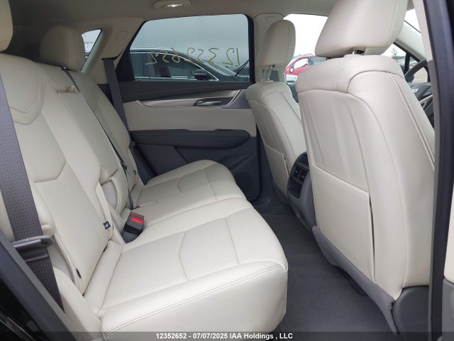 1GYKNDRSXSZ132195 Cadillac lgx