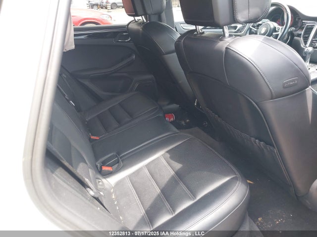 Porsche 2016 2016 WP1AB2A5XGLB48099 Image 8