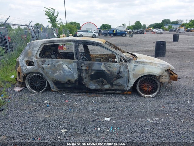 WVWUF7AU8GW061680 Volkswagen 2016