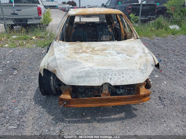 WVWUF7AU8GW061680 Volkswagen 2016