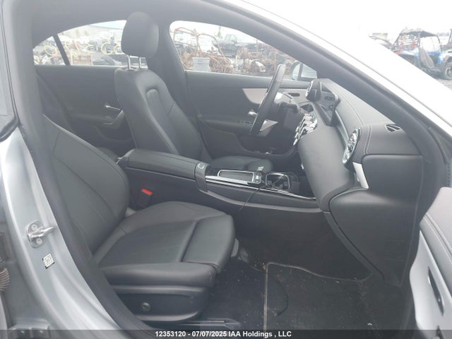 W1K5J4HB7SN522913 Mercedes-Benz m260