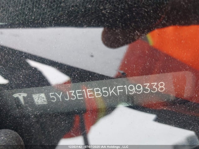 5YJ3E1EB5KF199338 Tesla 2019