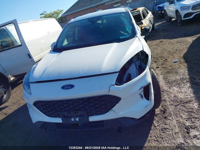 1FMCU9H64NUA54637 Ford ESCAPE SEL