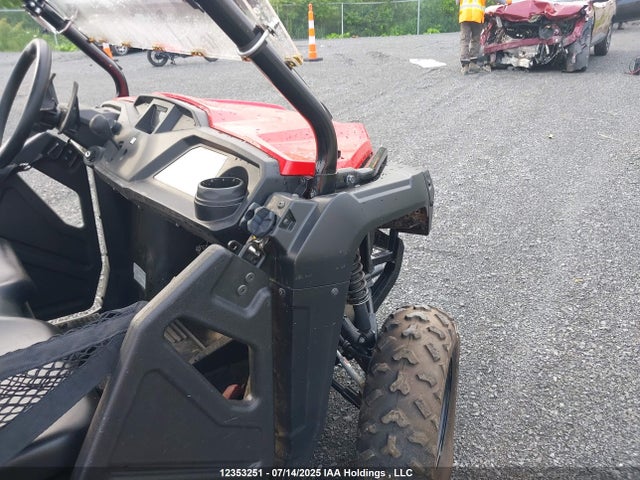 1HFVE0313F4000528 Honda Sxs500 M2