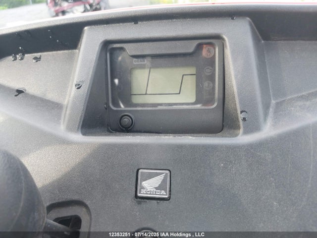 1HFVE0313F4000528 Honda Sxs500 M2