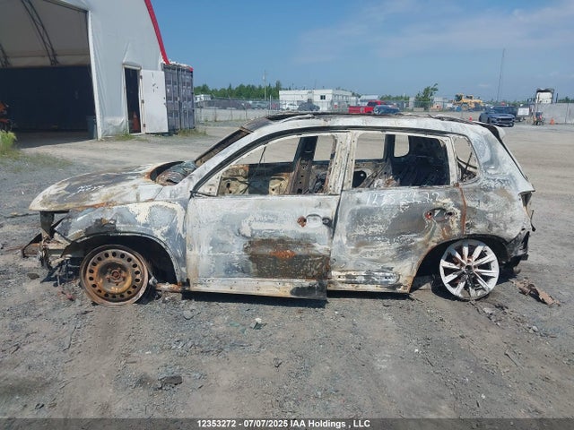 WVGJV3AXXEW620843 Volkswagen 2014