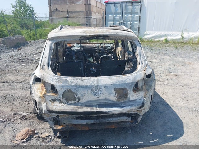 WVGJV3AXXEW620843 Volkswagen 2014