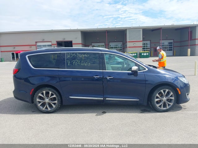 2C4RC1GG7HR782645 Chrysler 2017