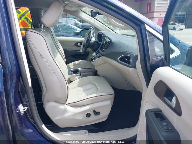 2C4RC1GG7HR782645 Chrysler 2017