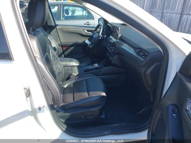 1FMCU9J9XNUA55747 Ford gtdi 240ps