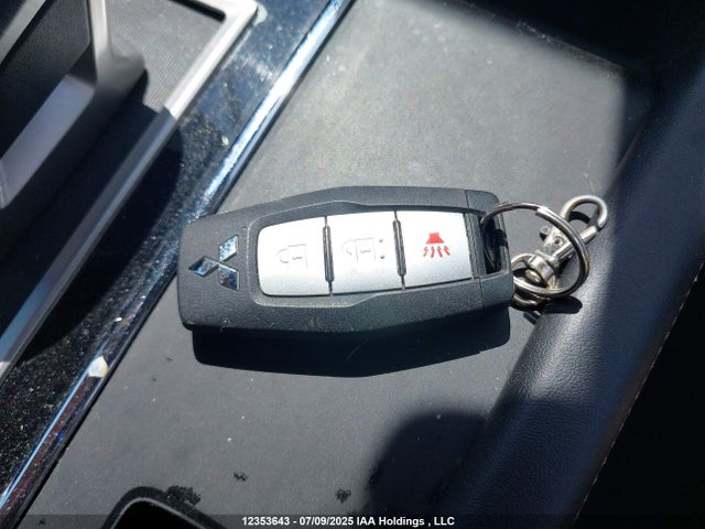 JA4J4TA8XNZ619555 Mitsubishi Outlander