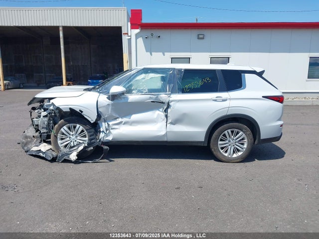 JA4J4TA8XNZ619555 Mitsubishi Outlander