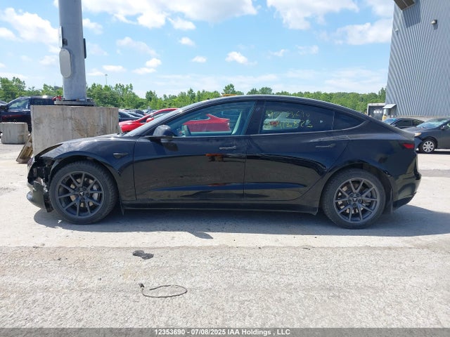 5YJ3E1EA3KF418823 Tesla 2019