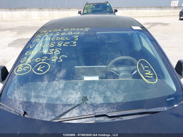 5YJ3E1EA3KF418823 Tesla 2019