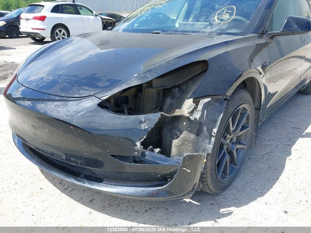 5YJ3E1EA3KF418823 Tesla 2019