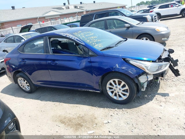 3KPC24A32JE033825 Hyundai 2018