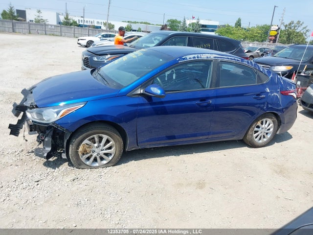 3KPC24A32JE033825 Hyundai 2018
