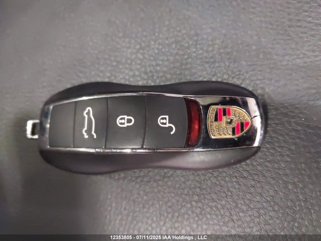 Porsche 2018 2018 WP1AE2A29JLA72752 Image 11